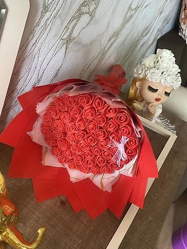 Satilirlar endirim olub gul buketler 10-16-20m — 6