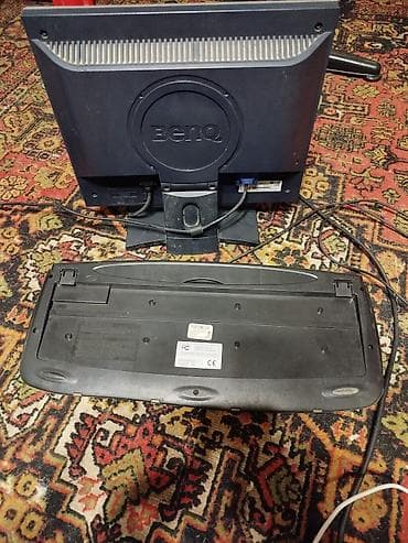 BenQ LCD monitor + klaviatura və səs gücləndiriciləri (kolonkalar)