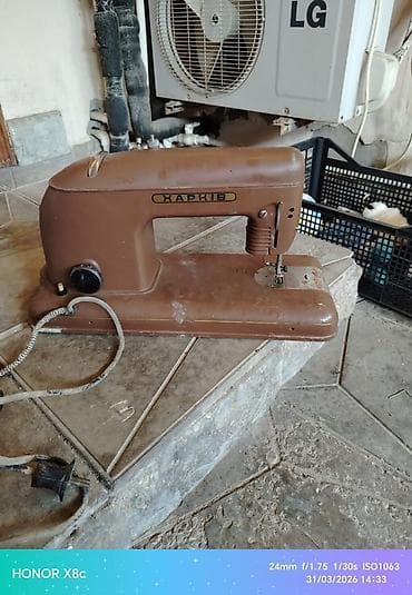 elektrikli sac: Xarkiv (ХАРКІВ) elektrik tikiş maşını - Retro dizaynlı, stolüstü — 2