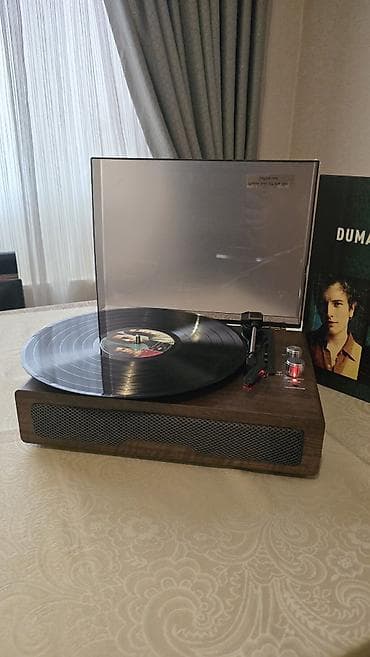retro gramofon: Musiqi həvəskarları üçün retro dizaynlı vinil pleyer/turntable — 3