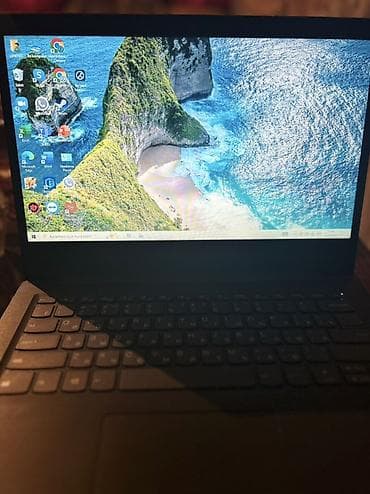 Lenovo noutbuk - Brend/model: Lenovo (üst qapaqda Lenovo loqosu) -