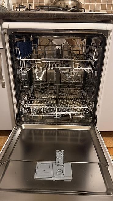 qaz sobalar: Qabyuyan maşın Indesit, Tam qabaritli (60 sm.), Ayrıca dayanan — 2