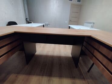 купить мебель для офиса бу: Ofis mebel dəsti Tərkibi: - 4 ədəd 2-i ağ 2-i qəhvəyi olmaqla işçi — 3