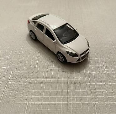 taxta oyuncaqlar: Ağ rəngli miniatür sedan oyuncaq avtomobil - Korpus: plastik, detallı — 2