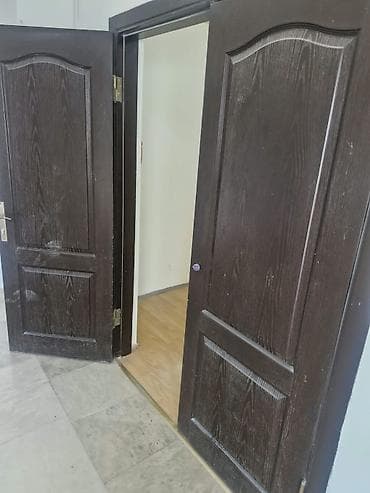 plasmas qapi: Qapı dəsti – tünd qəhvəyi, taxta teksturalı, klassik 3 panelli dizayn — 2