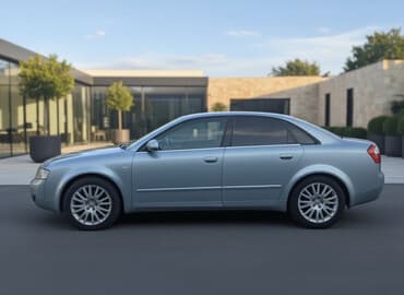 Audi A4: 2 l | 2002 il Sedan