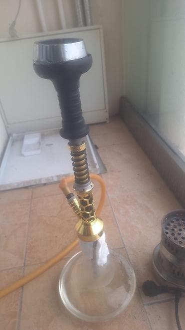 Qelyan - Şüşə kolba, metal gövdə və silikon şlanqlı nərgilə - Qara