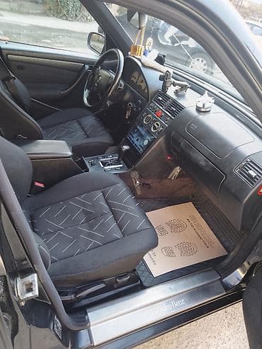 Mercedes-Benz 240: 2.4 л | 1998 г. Седан — 6