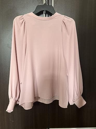 Zərif pastel çalarlı, uzunqollu qadın bluzası. - Rəng: pudra/solğun