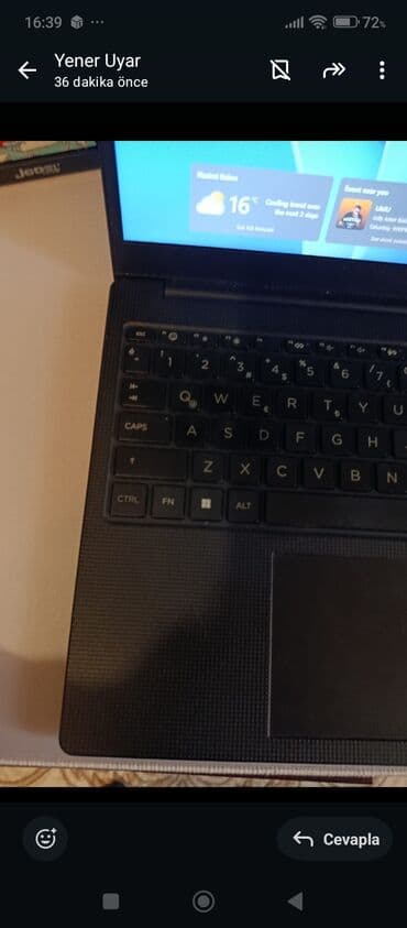 Masaüstü kompüterlər və iş stansiyaları: HP noutbuk alt tarafında küçük bir çatlak vardır ama hiç bir — 4