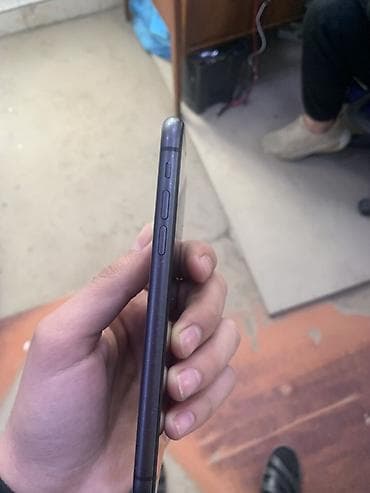 iphone kiredit: IPhone 11 — 3