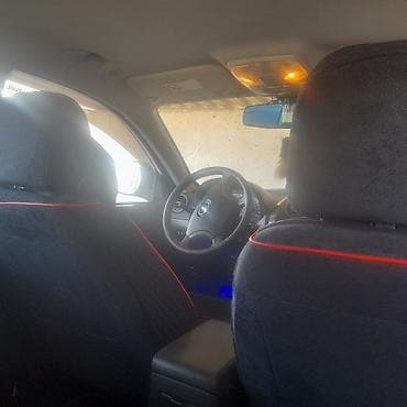 avtomobil satiwi: Great Wall Hover H3, ağ rəngli, 7 yerlik SUV. Xüsusiyyətlər: - Geniş — 7