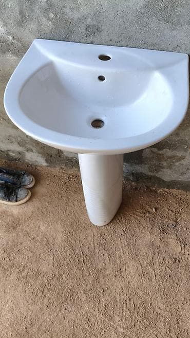 tulpan: Piyedestal lavabosu – klassik ağ keramika - Material: yüksək — 1