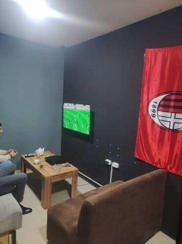 Gənclik metrosuna yaxin yerləşən Plestesn ümumi sahəsi 100 kv,m olan