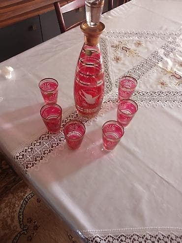 karaca: Şüşə dəst – karaf və qədəhlər. 80- ci ilin məhsullarıdı. Istifadə — 1