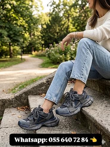 Qadınlar üçün idman ayaqqabısı - Rəng: tünd boz/göy tonları - Üst