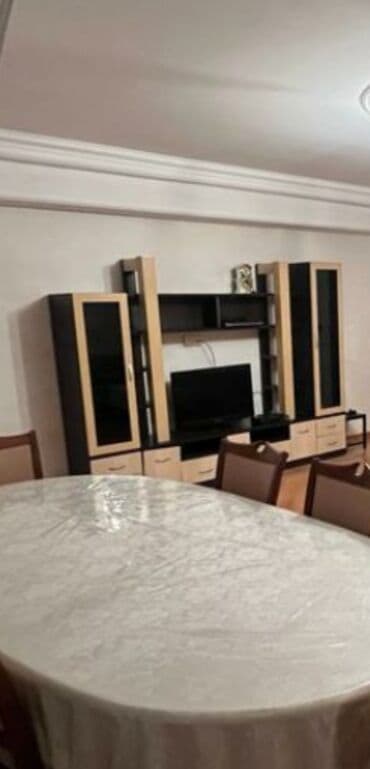 yazı stolu işlənmiş: İşlənmiş, Düz TV altlığı, Polkalı — 1