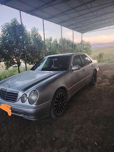 Mercedes-Benz E-Class W210 sedan - Kuzov: sedan, gümüşü rəng -