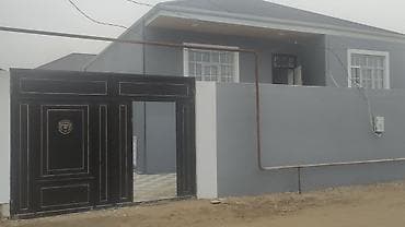 Satılır: həyət evi - Həyətyanı sahə: Hündür hasarlı, dəmir darvazalı