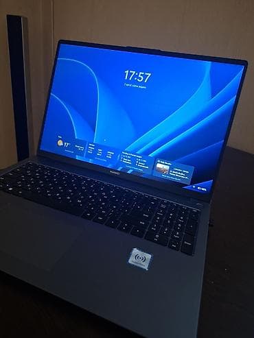 Huawei noutbuk Matebook D16 512 gb yaddaş 8 gb ram demey olar yeni