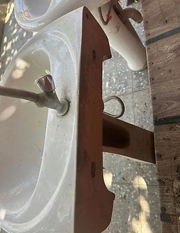 Duş şlanqları: Piyedestal tipli keramika əl-üz yuyan lavabolar – 2 ədəd - Material — 3