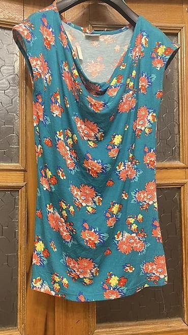 tunikler: Qadın üçün geyim koftalar biri 5 m razmer S,M,L 1) T‑şört: Açıq — 3