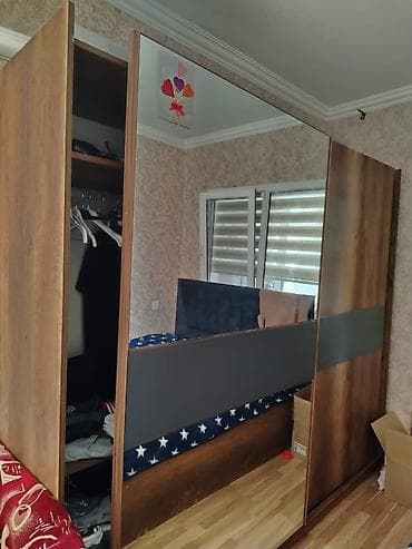 egger laminat: Geniş güzgülü sürgülü qapılı şkaf - Material: taxta teksturalı — 1