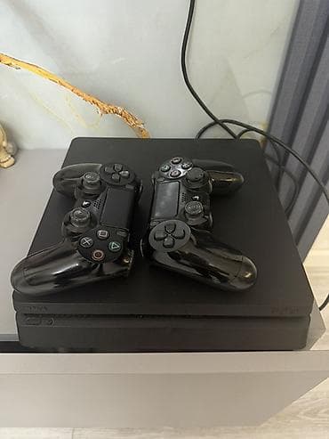 Playstation 4 slim 1tb yaddaş 2 pultla. Heçbir problemi yoxdur — 1
