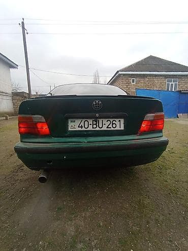 bmw x6 35i xdrive: BMW 3 series: 2 l | 1993 il Sedan — 4