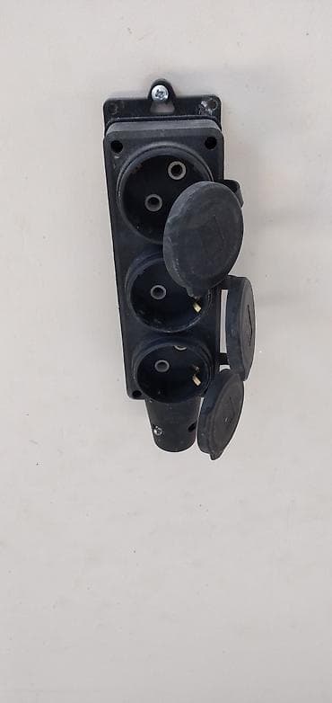 divar ici dus: UNIVERSAL markalı 3 yuvalı elektrik rozetka bloku - Tip: Xarici — 5