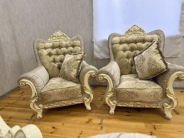 Klassik üslubda dəst – salon üçün Tərkib: - 1 ədəd 3‑yerlik divan - 2