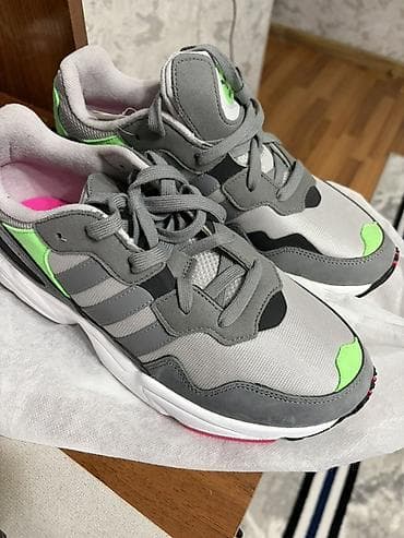 Adidas Originals kişilər üçün idman ayaqqabısı Model: Adidas