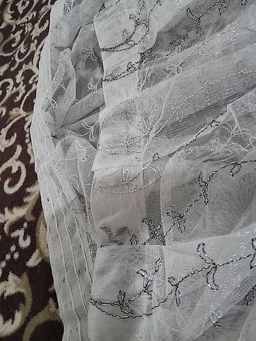 divan parcaları: Tül pərdə parçası – gümüşü-boz tonlarda, naxışlı - Material: incə — 1