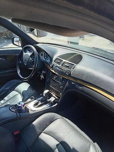 audi tt: Mercedes-Benz E-Class: 2.6 l | 2004 il Sedan — 3