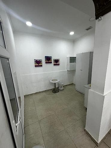 Gözəllik salonu üçün tam təchizatlı iş sahəsi - Geniş və işıqlı zal — 4