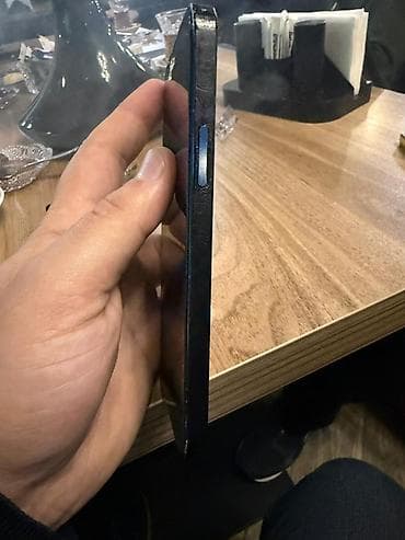 nardan simə kontur: IPhone 12, Qara, Face ID — 3