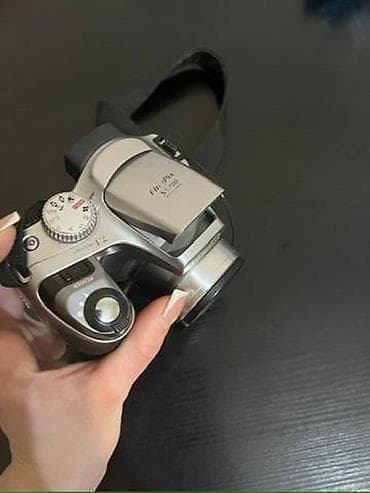 m 2: Fujifilm FinePix S seriyalı rəqəmsal fotoaparat Xüsusiyyətlər: - — 1