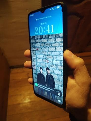 iphone 12 pro max kabro: Məhsul: Telefon üçün qoruyucu örtük (qara) Təsvir: - Qara rəngli, mat — 8