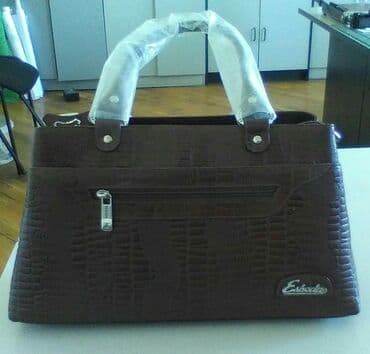 женские сумки с декоративным ремнем: Qadın dəri çantası "Esbela"
yüksək keyfiyyət — 2