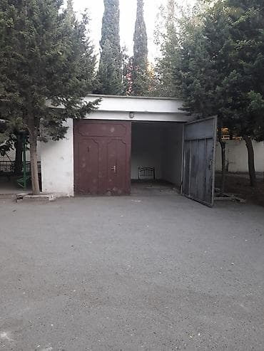 Iki maşın yan yana yerləşir iki kubik monalit tikilib.6x6 içərisi 30kv