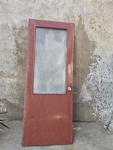 Taxta qapı – şüşəli model - Material: ağac üzərində taxta dekorlu