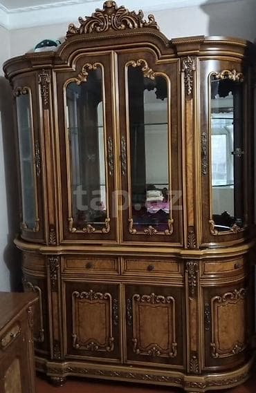 ucuz paltar dolabı: Klassik üslubda mebel dəsti - Qonaq otağı üçün vitrin-bufet: hündür — 4