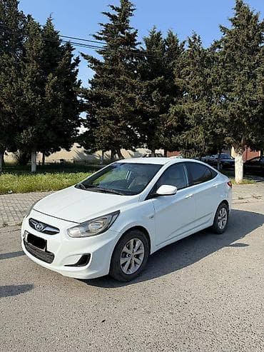 mersedes b klass: Hyundai Accent: 1.4 l | 2012 il Sedan — 2