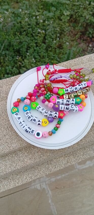 40 düymə sırğa: Rəngarəng boncukdan hazırlanmış elastik qolbaqlar dəsti - Material — 10