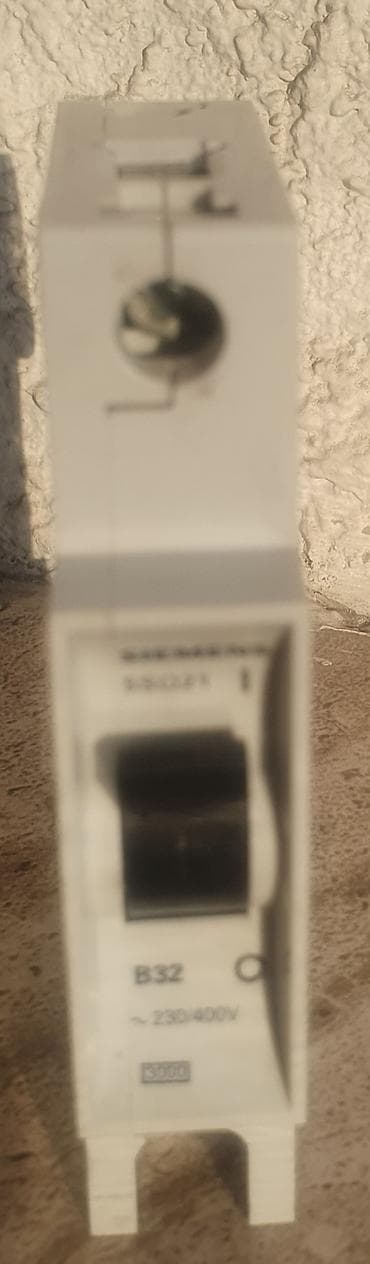 pnevmatik acar: “Siemens” markarlı elektrik avtomat açarları satılır. İçərisində — 3