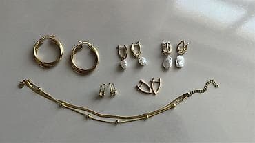 ayaqları: 5ədəd sırğa və 1ədəd ayaq bağı birlikdə 10AZN Hər biri yeni kimidir — 1