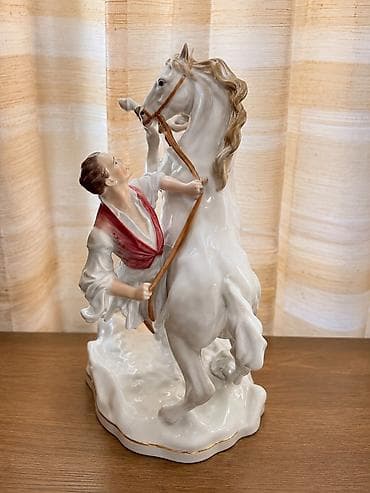 şahlanan at figurleri: Fiqur, Keramika — 1