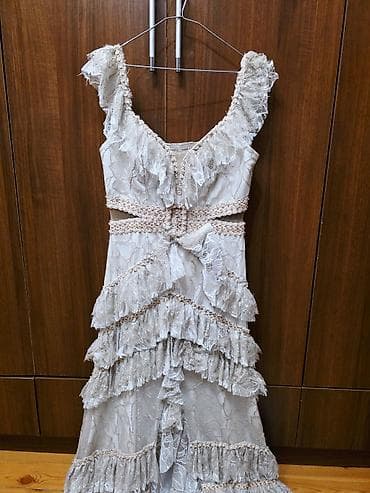 qizil satisi: 1 defe geyilib. yenidir. 50 manata satilir. L beden — 5