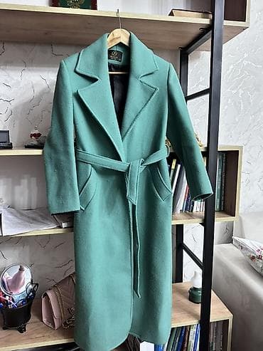 dini geyimlər: Qadın palto – yaşıl/şimşirdə rəngdə, klassik dizayn
36 beden — 1
