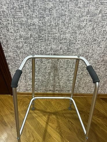 Yerimək üçün arabalar, çəliklər, əsalar, rollatorlar: ENDİRİM OLACAQ Yüngül gəzinti çərçivəsi (walker) - Material: möhkəm — 1